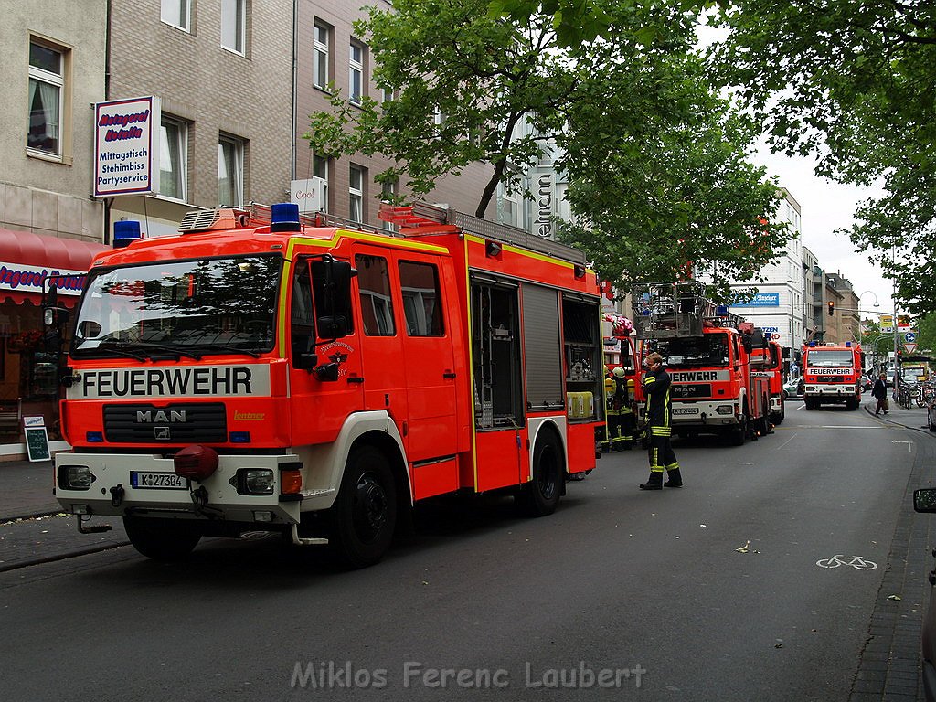 Schwerer Kellerbrand Koeln Ehrenfeld Venloerstr P033.JPG